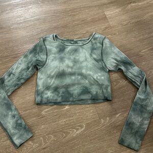 Lululemon green tie-dye long sleeve tight crop